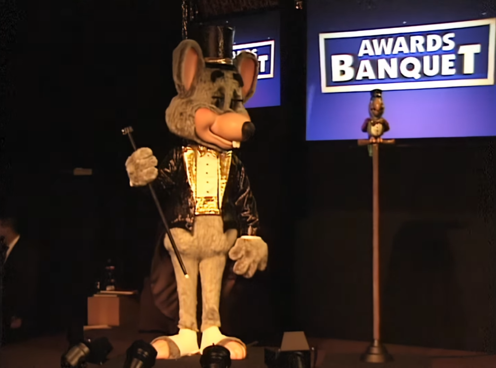 Screenshot of Brian Hagans 'New Studio C Animatronic Reveal At GM Convention' video.